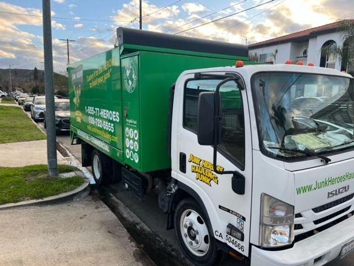 Used 2017 ISUZU NRR Junk Removal Truck