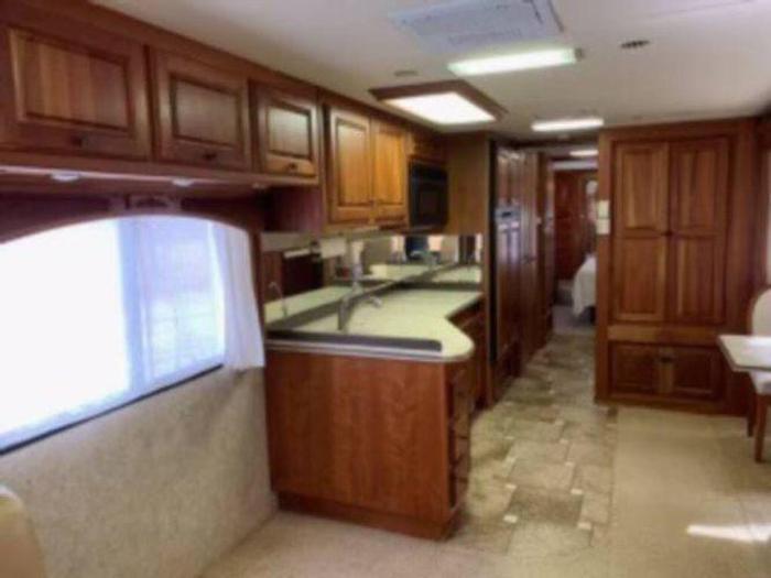 Used 2005 Monaco Camelot 40PBT