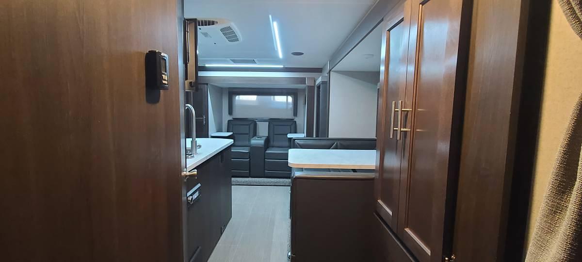 Used 2021 Adventurer Eagle Cap 1165