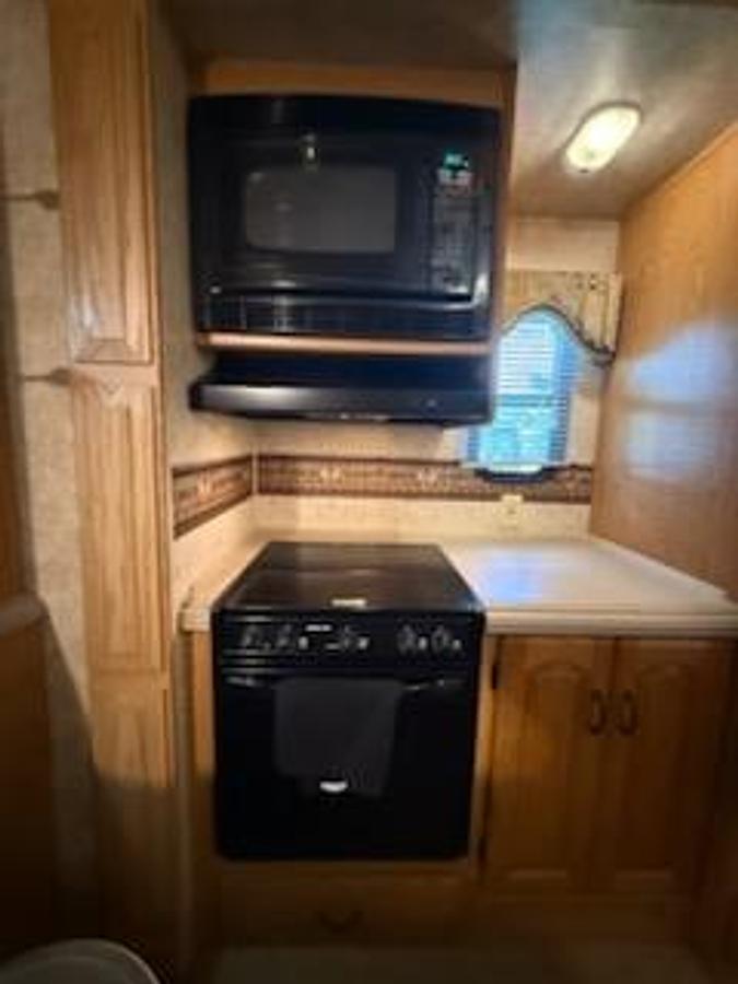 Used 2007 Keystone Montana 3400RL