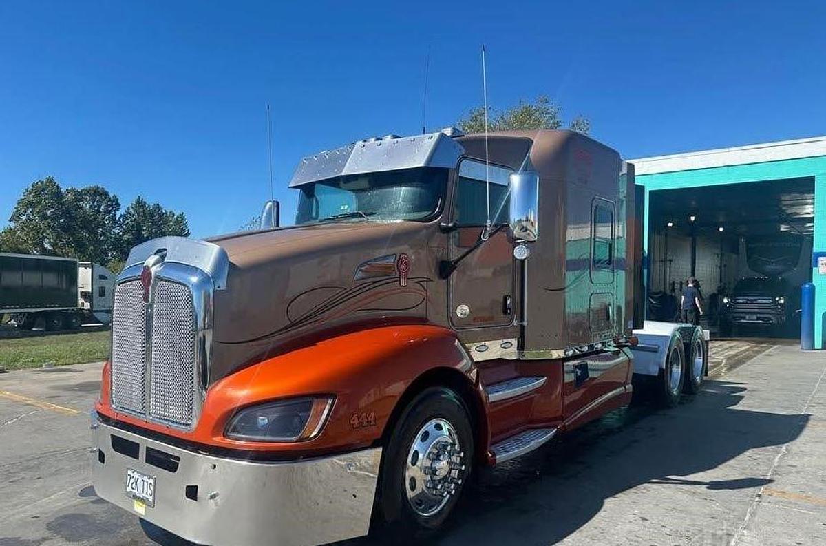 Used 2015 KENWORTH T660 Conventional Sleeper Semi
