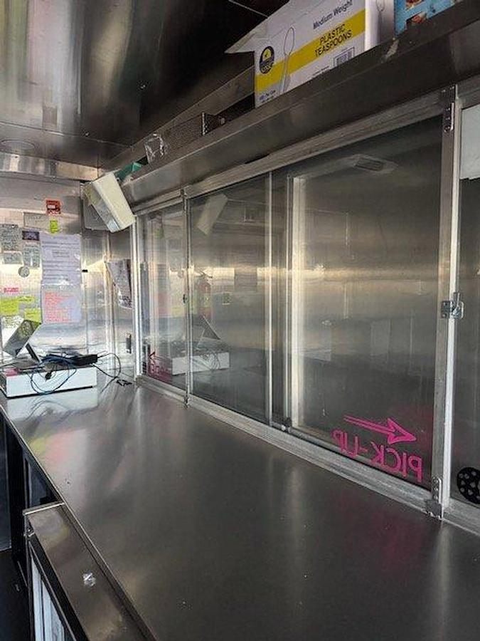 Used 2018 Ford P1000 Commercial Food Truck