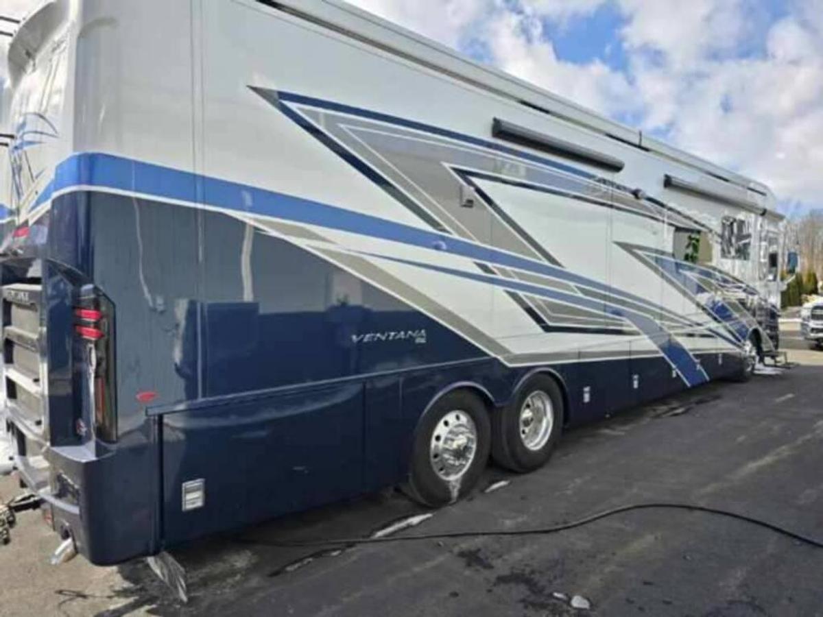 Used 2022 Newmar Ventana 4369