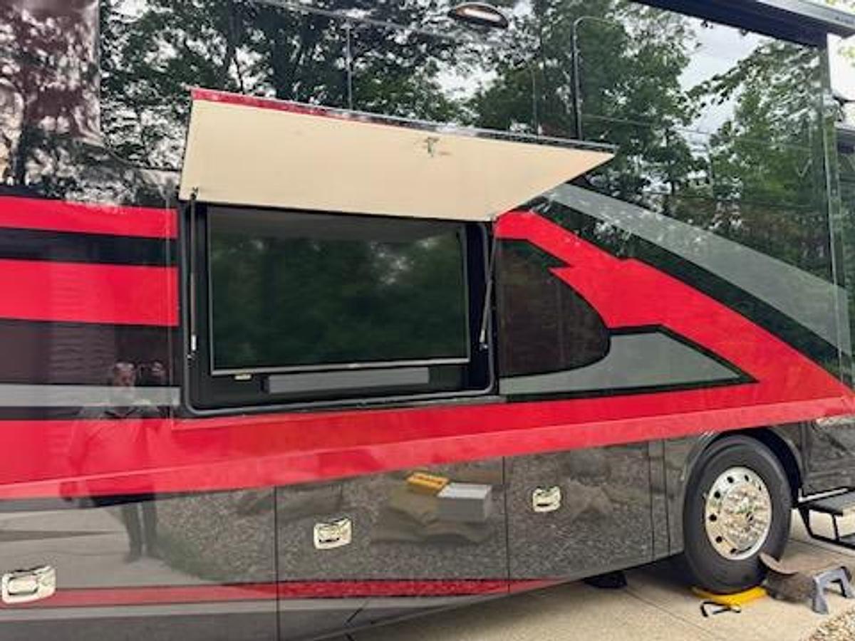 Used 2024 Tiffin Phaeton 40IH Class A Motorhome