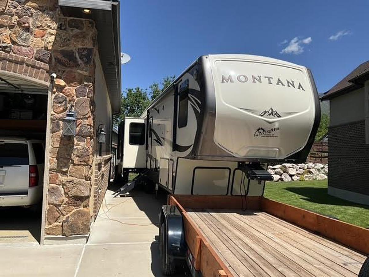 Used 2017 Keystone Montana 3721RL Fifth Wheel