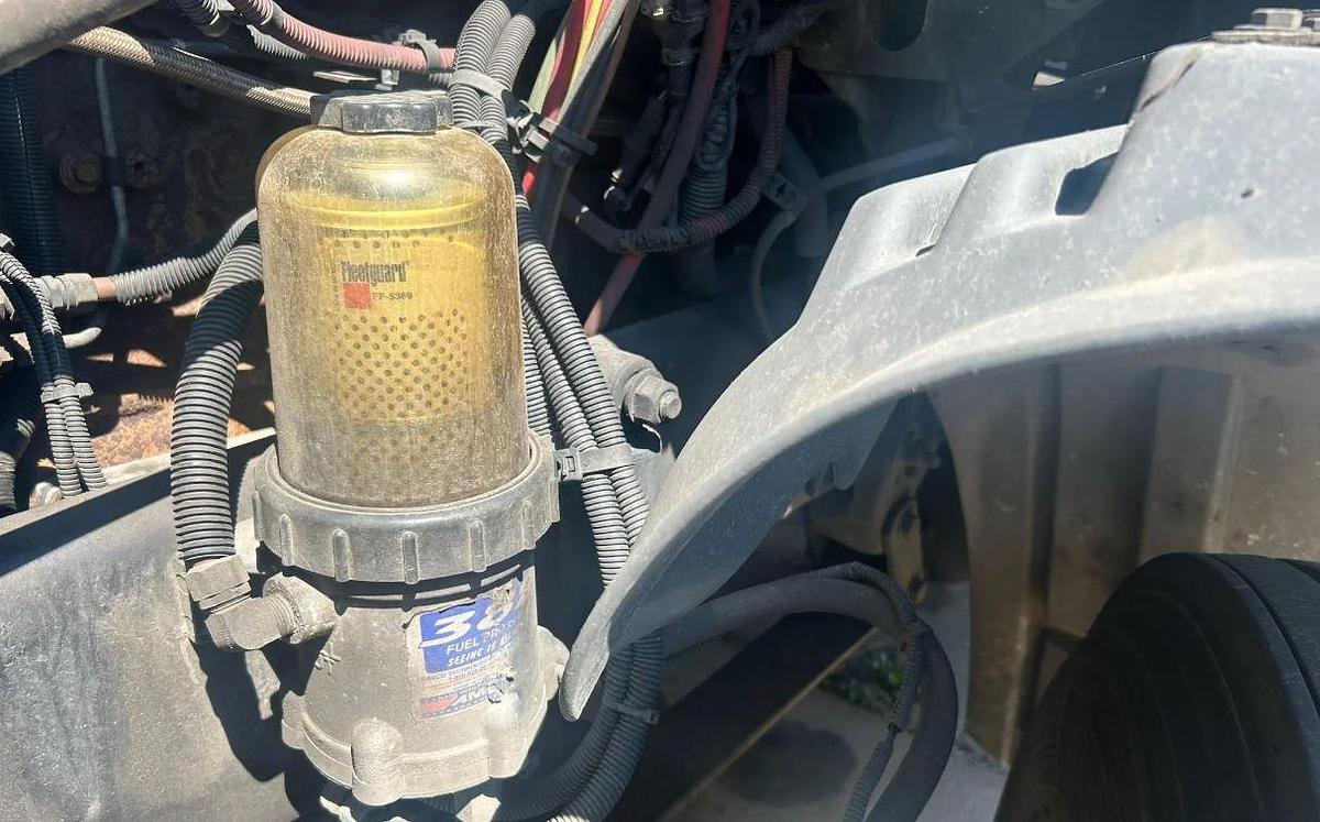 Used 2007 Freightliner Columbia 120 Semi Truck