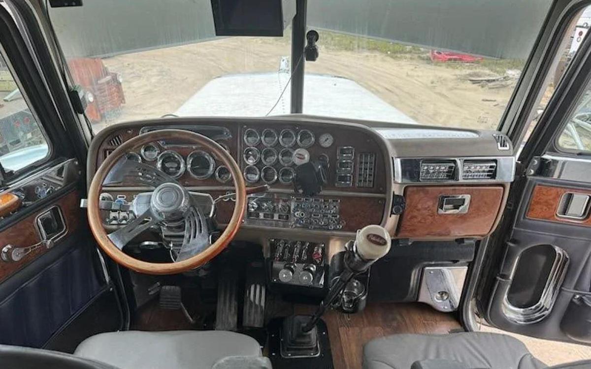 Used 2002 Peterbilt 379 EXHD