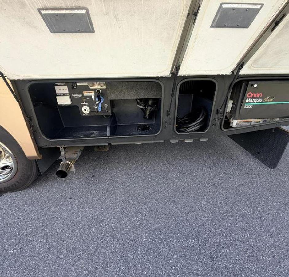 Used 2007 Fleetwood Bounder 35E