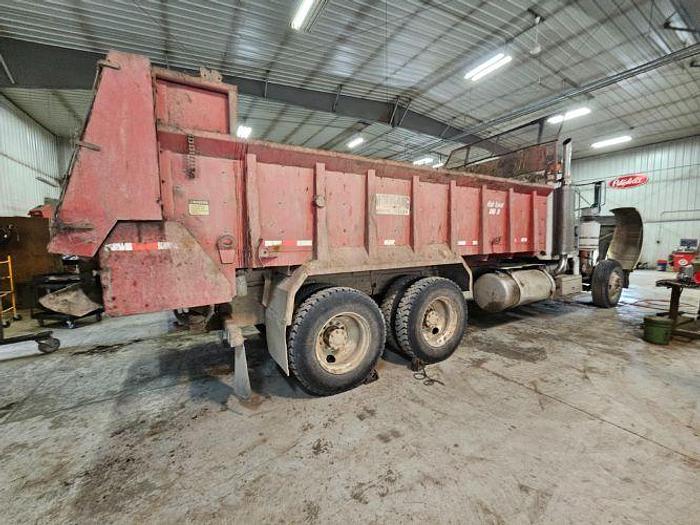 Used 1993 Peterbilt 379 Manure Spreader