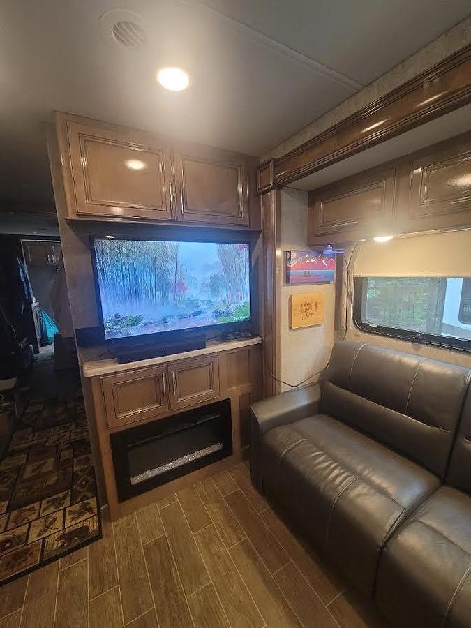 Used 2020 Thor Motor Coach Miramar 37.1 Class A Motorhome