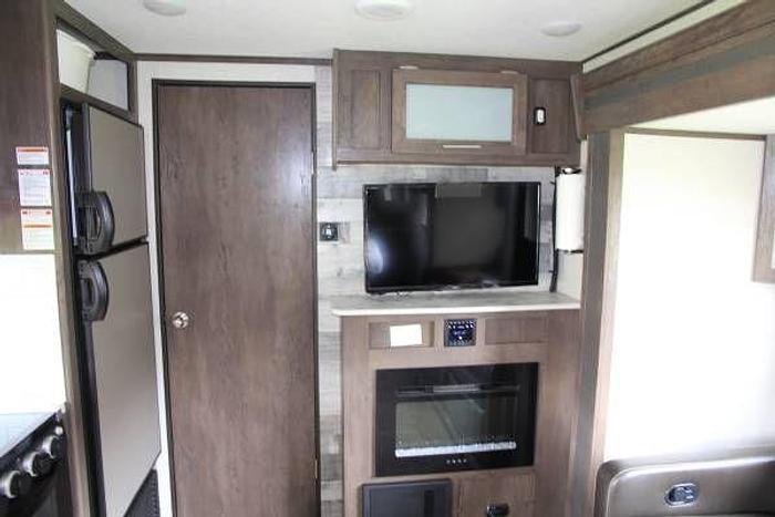 Used 2021 Coleman Lite 1805RB