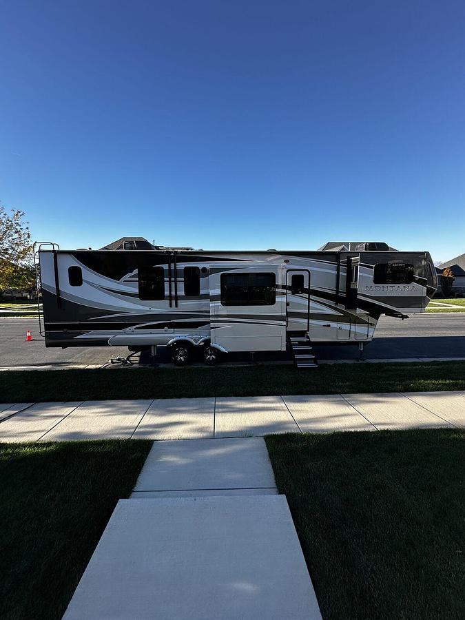 Used 2022 Keystone Montana Legacy 3761FL Fifth Wheel