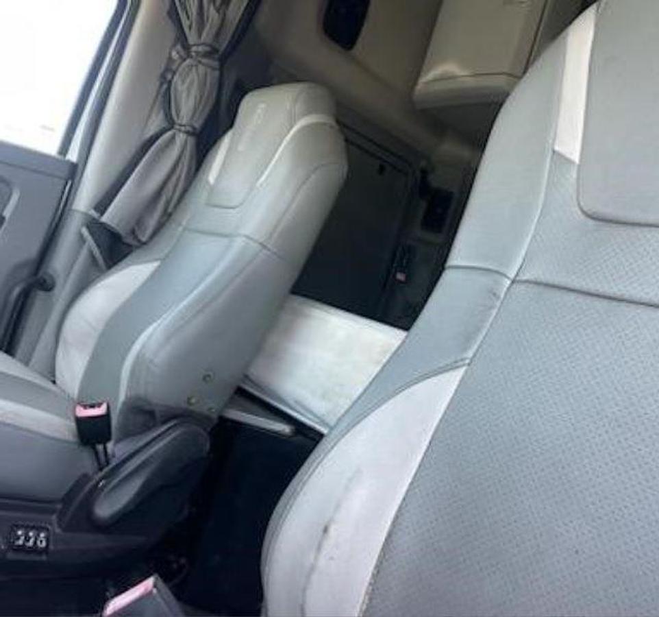 Used 2015 Kenworth T880 Sleeper Semi Truck