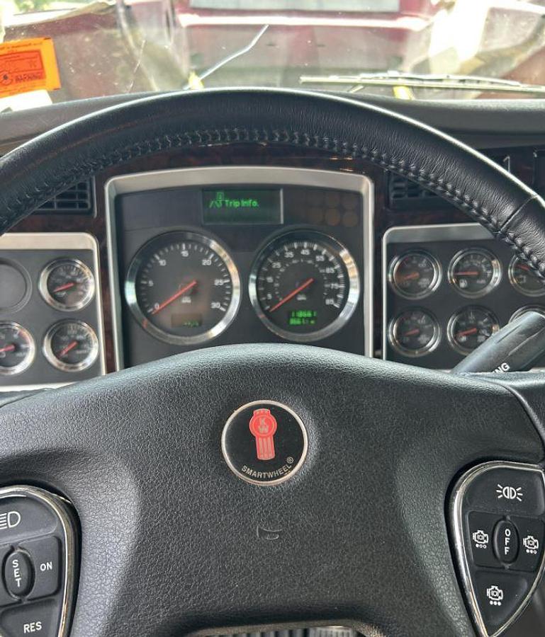 Used 2025 Kenworth W900l