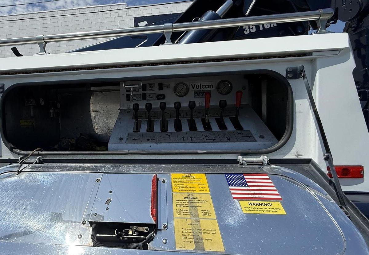 Used 2012 Peterbilt 388 Wrecker Tow Truck