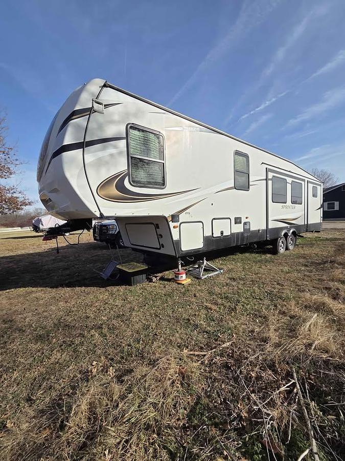 Used 2021 Keystone Sprinter Limited 3620FWLBH Fifth Wheel – Bunkhouse – Washer & Dryer – Custom Skirting – Full-Time Ready