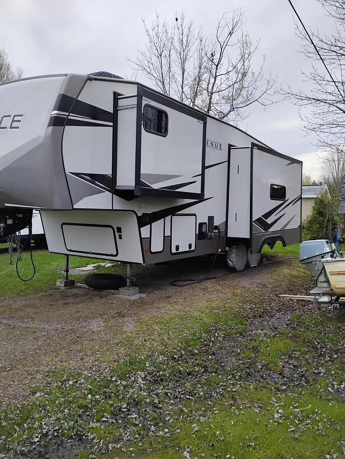 Used 2022 Alliance Avenue Fifth Wheel
