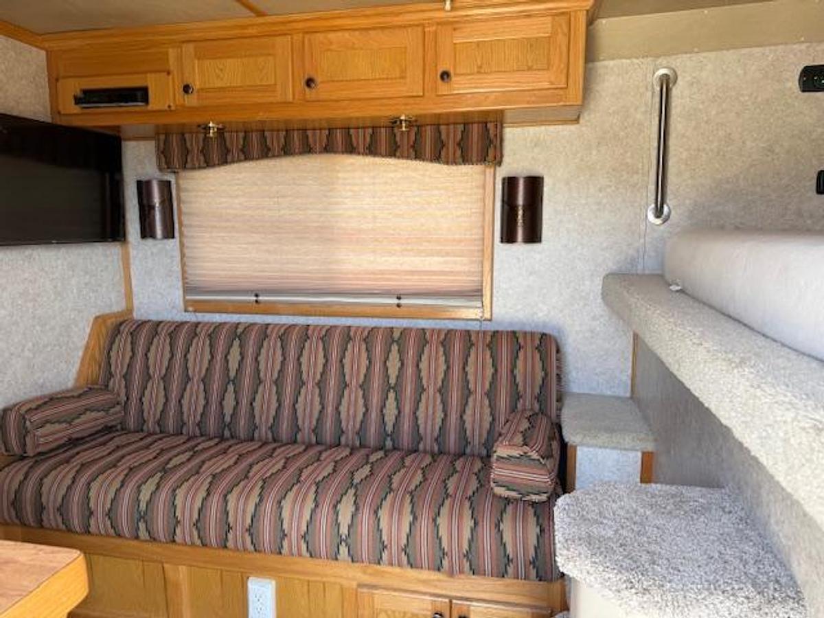 Used 2004 4 Star 2 Horse