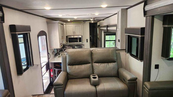 Used 2021 Keystone Montana 383TH