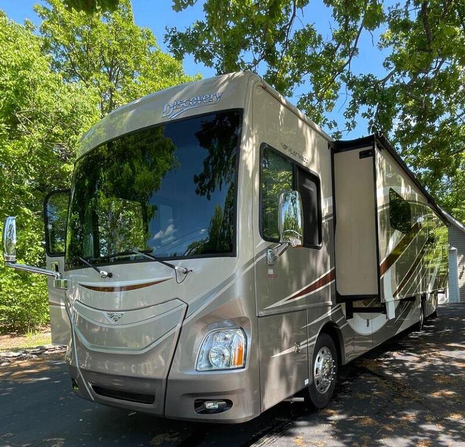 Used 2015 Fleetwood Discovery 40E