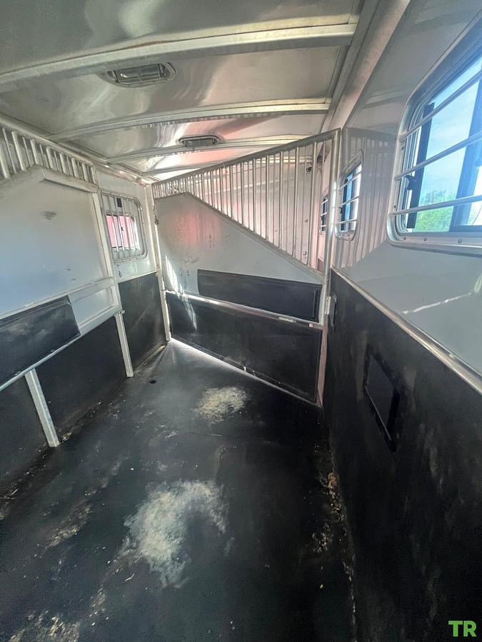 Used 2003 Exiss 6-Horse Gooseneck Trailer