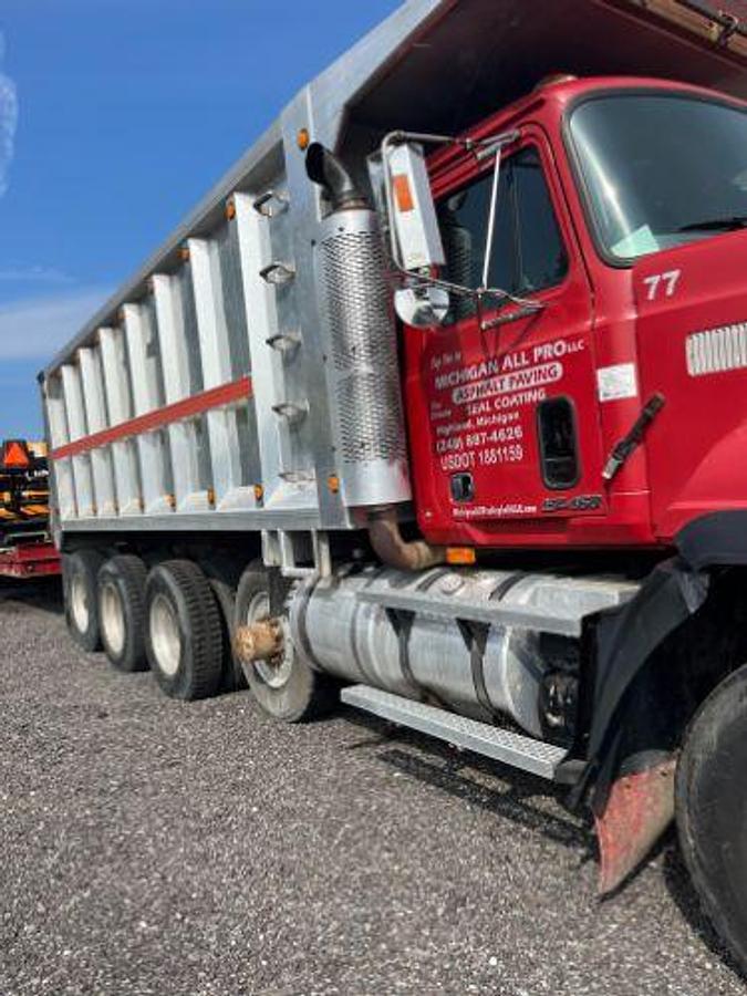 Used 1999 Mack Dump Truck