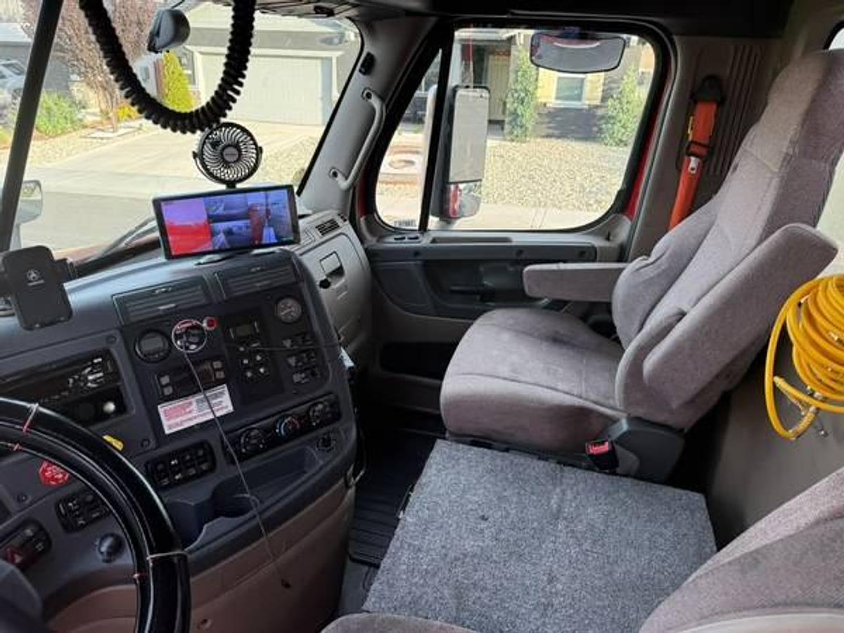 Used 2020 Freightliner Cascadia