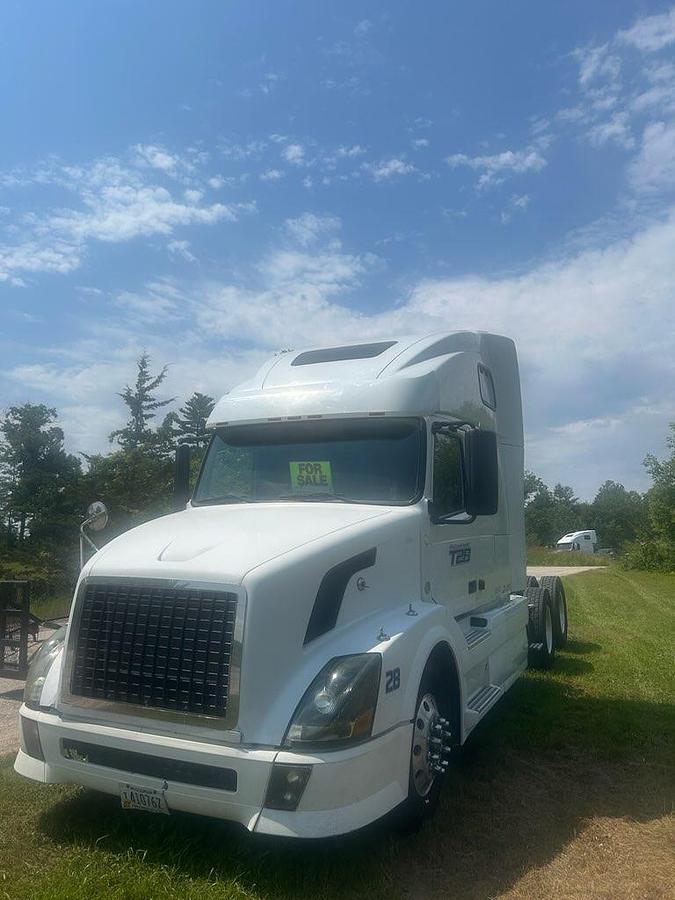 Used 2007 VOLVO VNL 670 Conventional Sleeper Semi