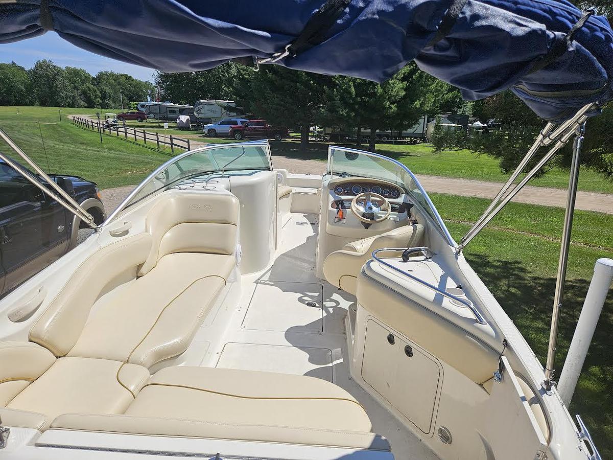 Used 2000 Sea Ray Sundeck 240
