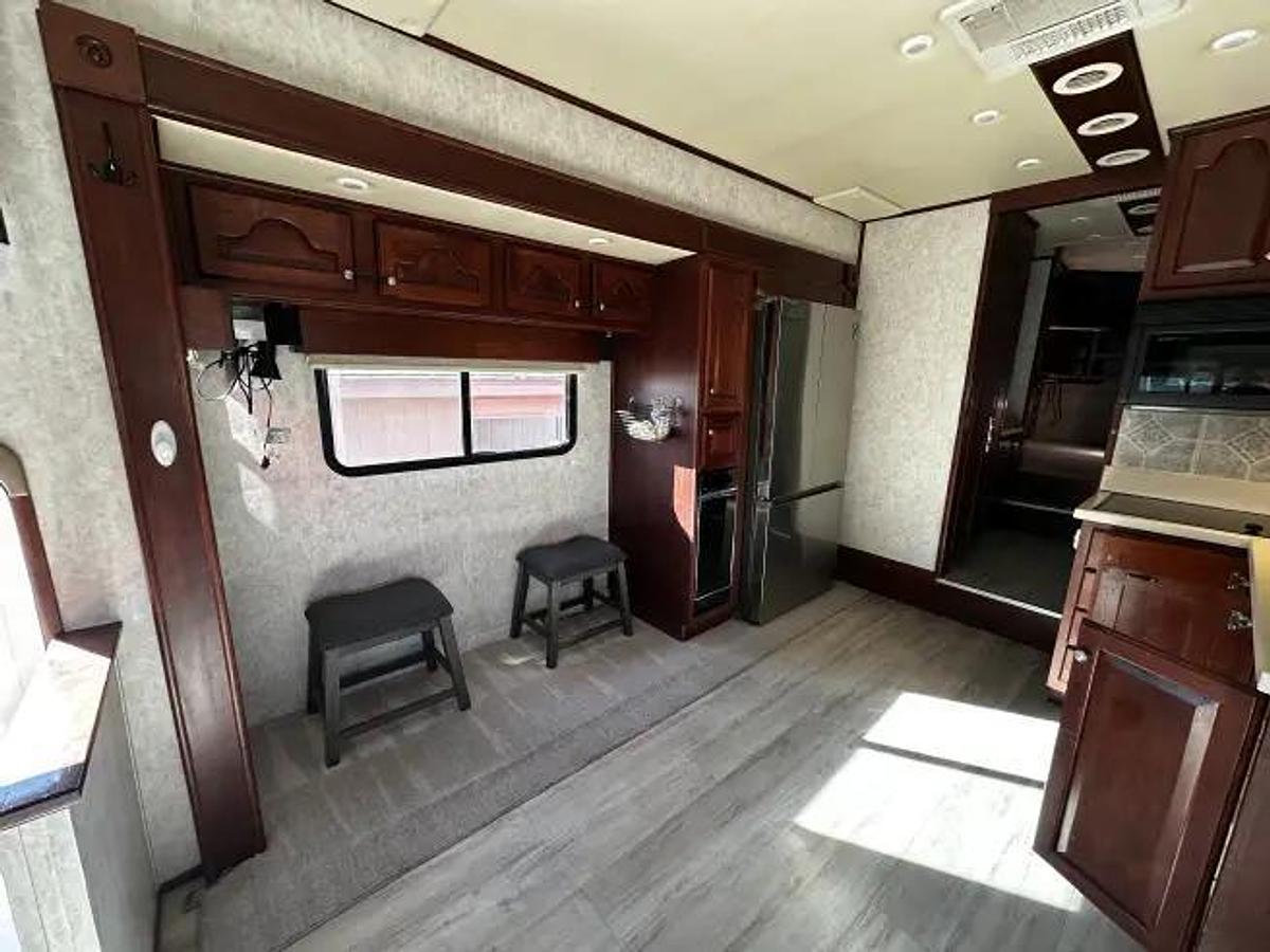 Used 2005 Kingsley Custom Coach
