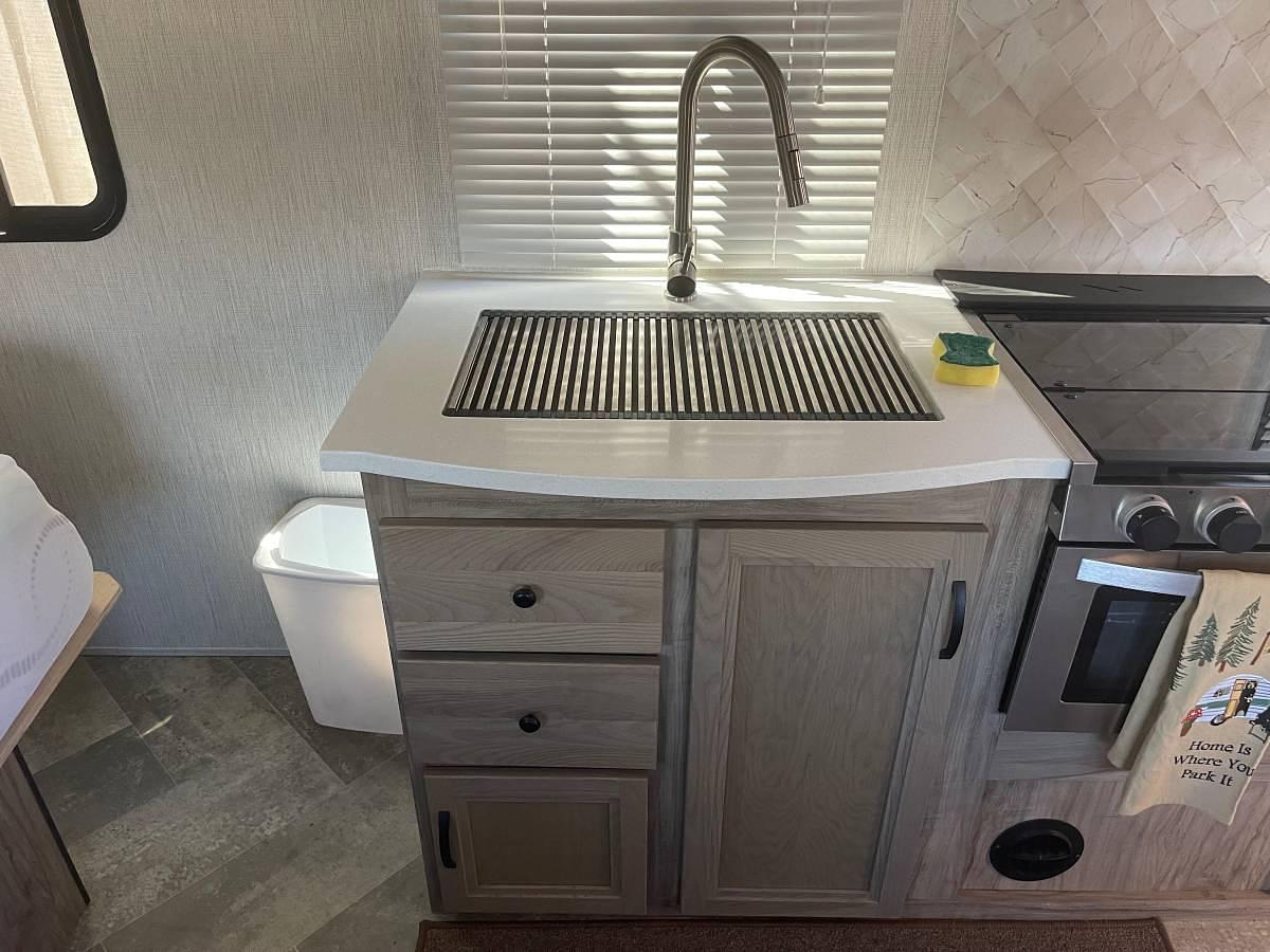 Used 2022 Palomino Solaire 24 ft 205SS