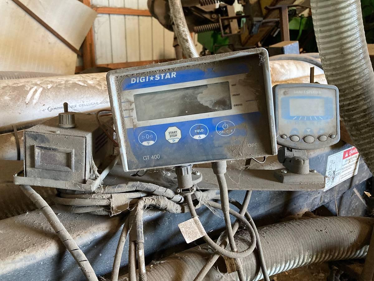 Used 2005 Montag S12B011 Fertilizer Applicator