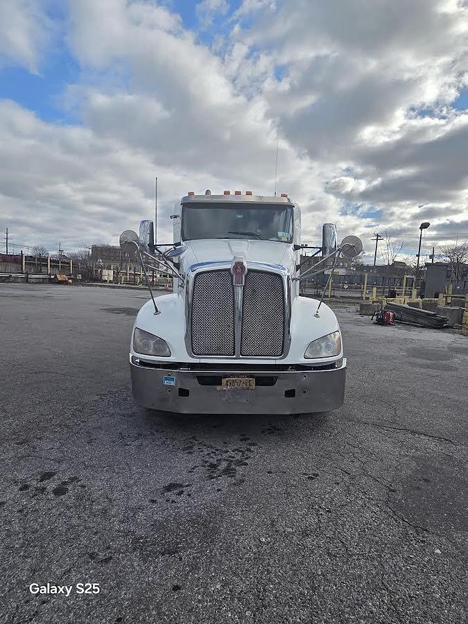 Used 2013 Kenworth T660 Sleeper Semi Truck