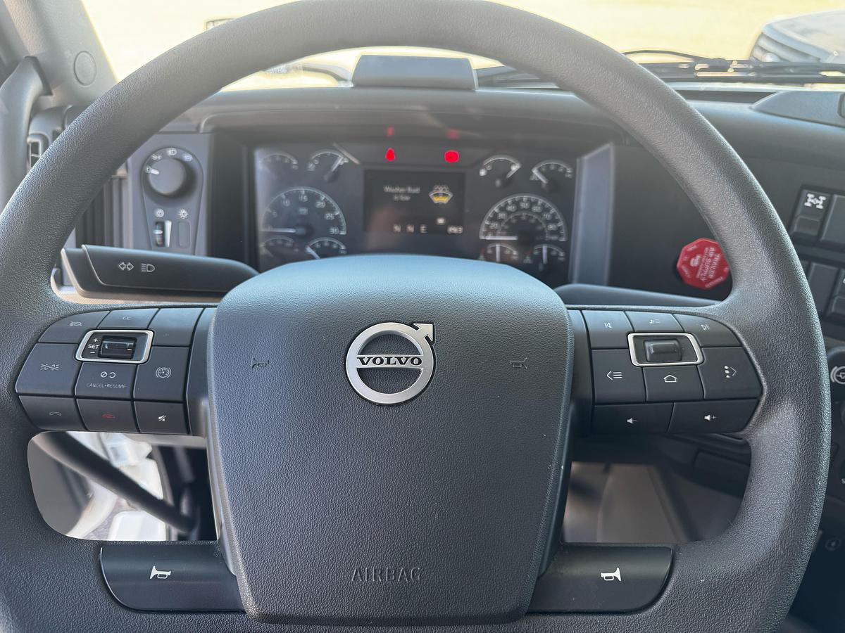 Used 2025 Volvo VNL 760 Sleeper Semi Truck