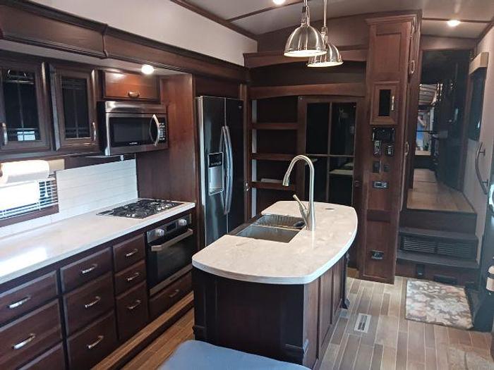 Used 2019 Jayco Pinnacle 36KPTS