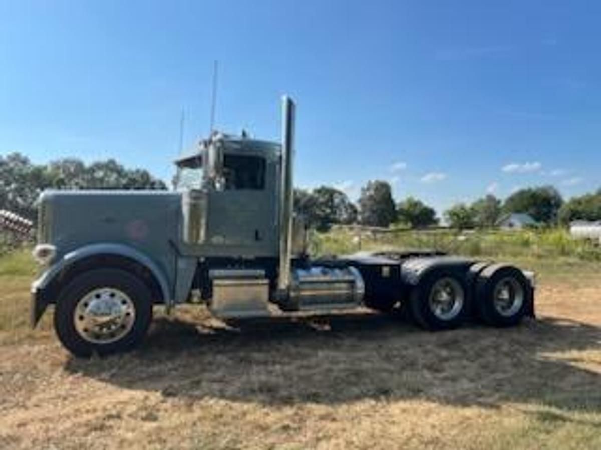 Used 2020 PETERBILT 389 Day Cab