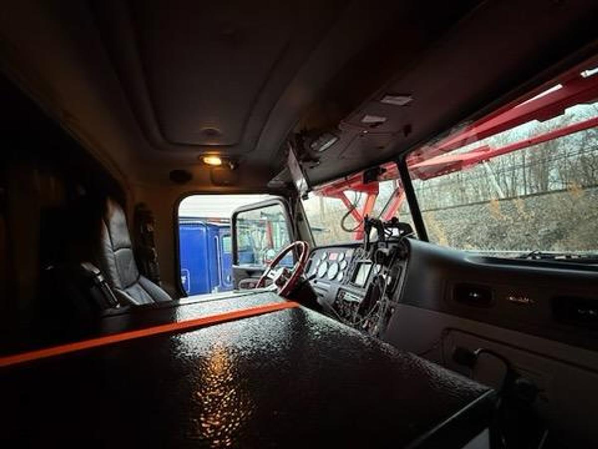 Used 2020 Peterbilt 389 Car Hauler