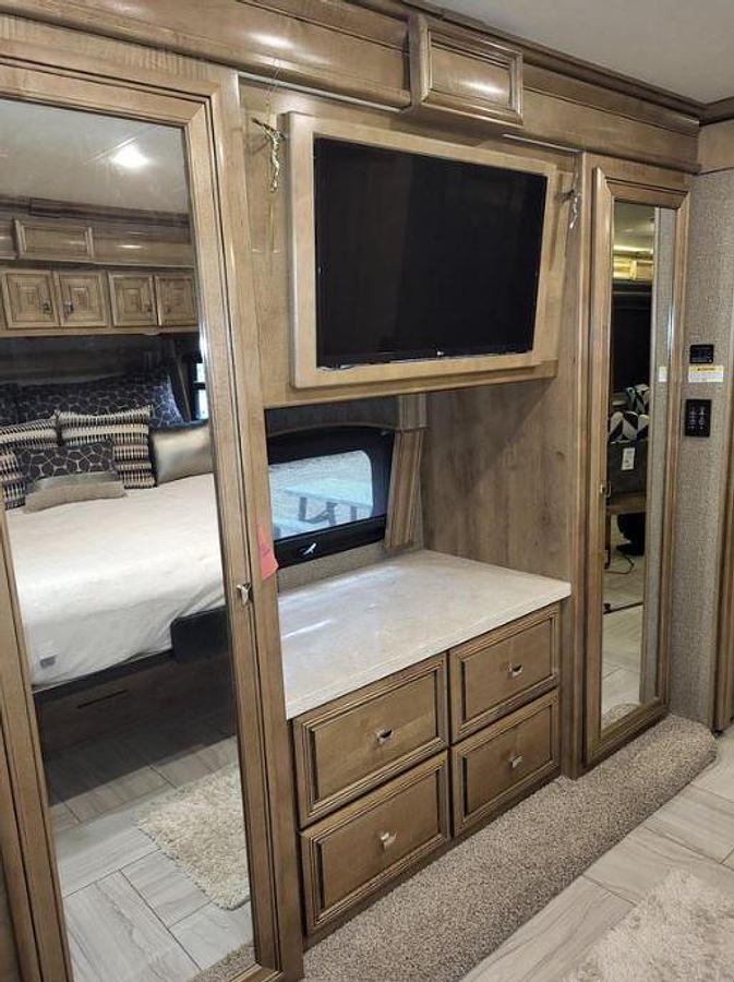 Used 2019 Fleetwood Discovery 40D LXE