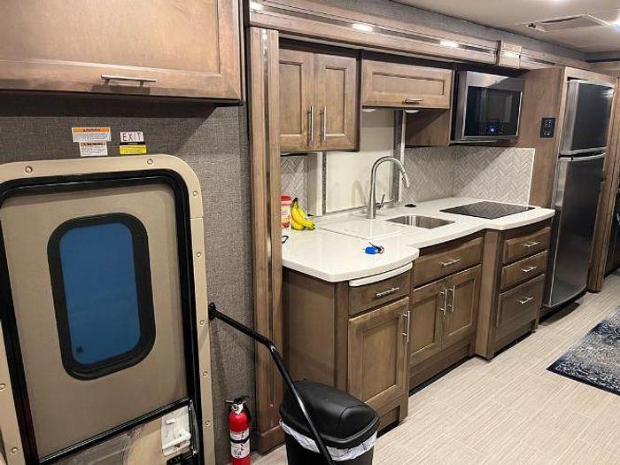 Used 2021 Thor Palazzo 37.4