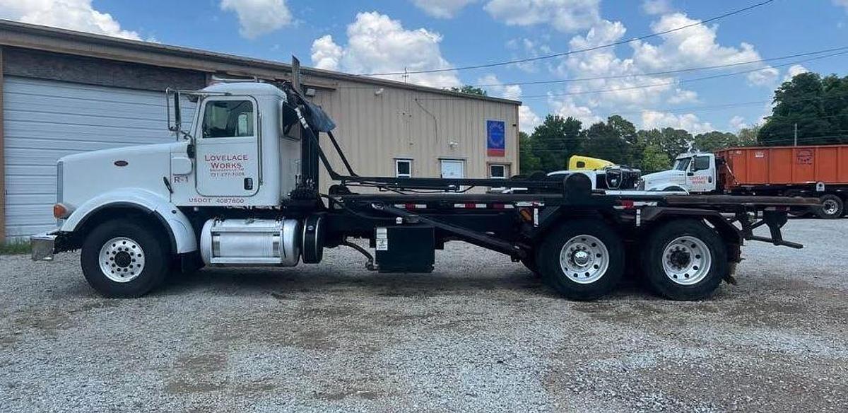 Used 2019 PETERBILT 367 Roll-Off Tow Truck