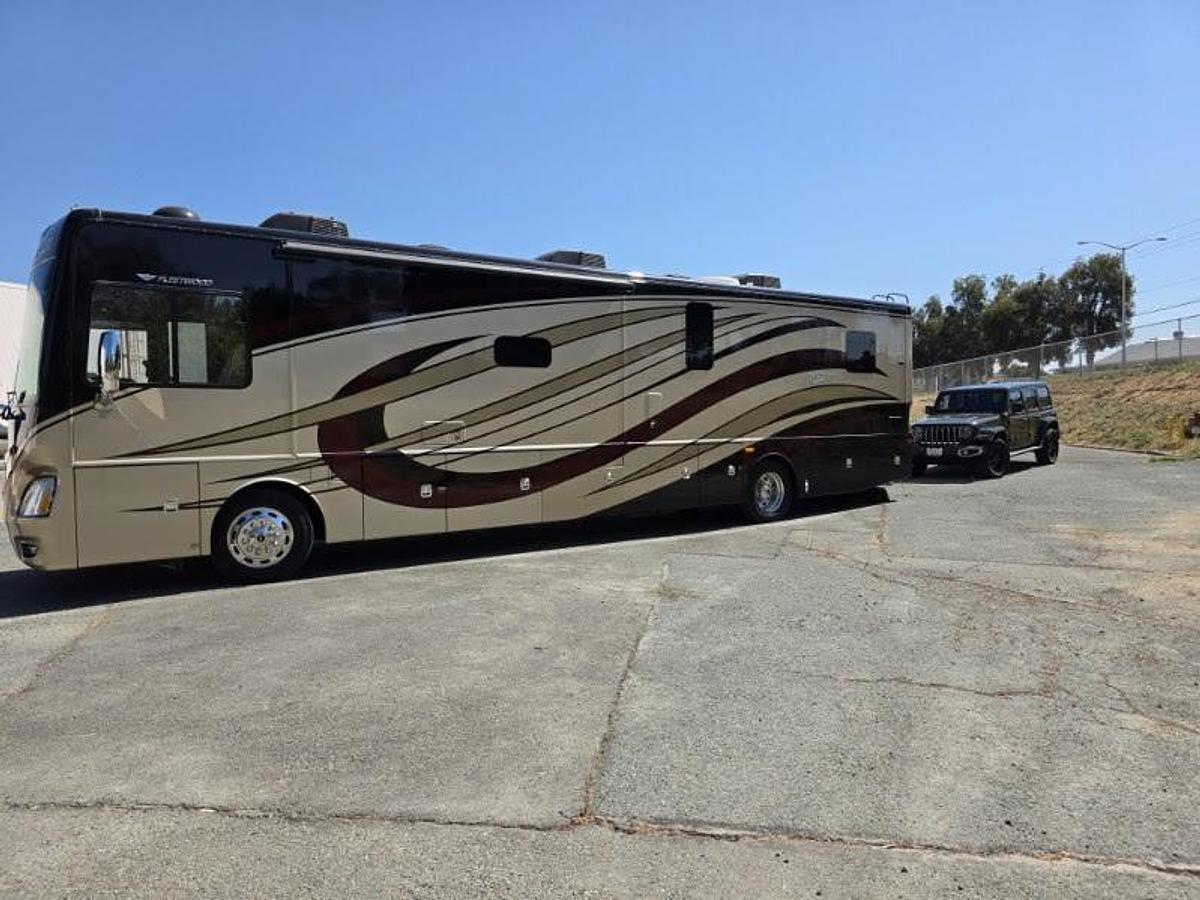 Used 2015 Fleetwood Discovery 40G Class A Motorhome