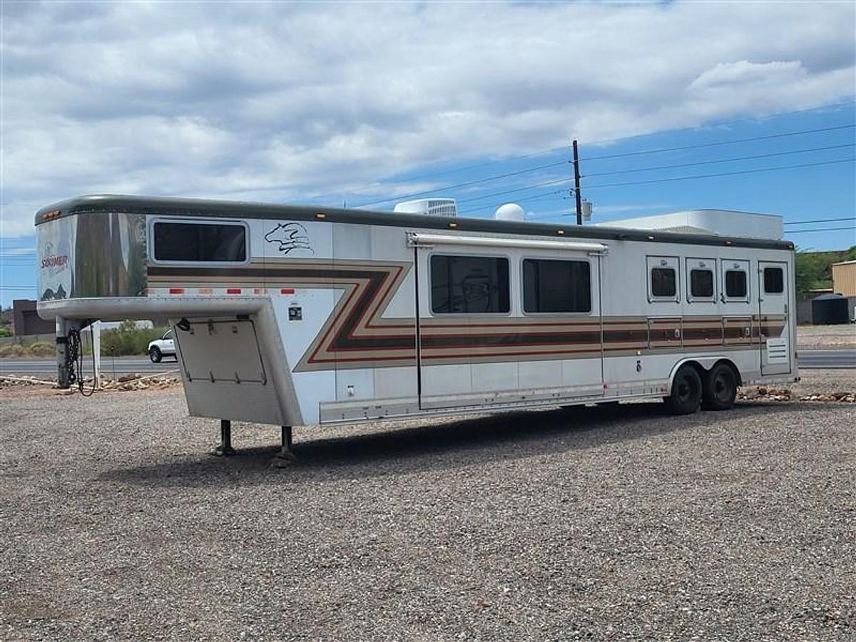 Used 2004 Sooner Horse Trailer