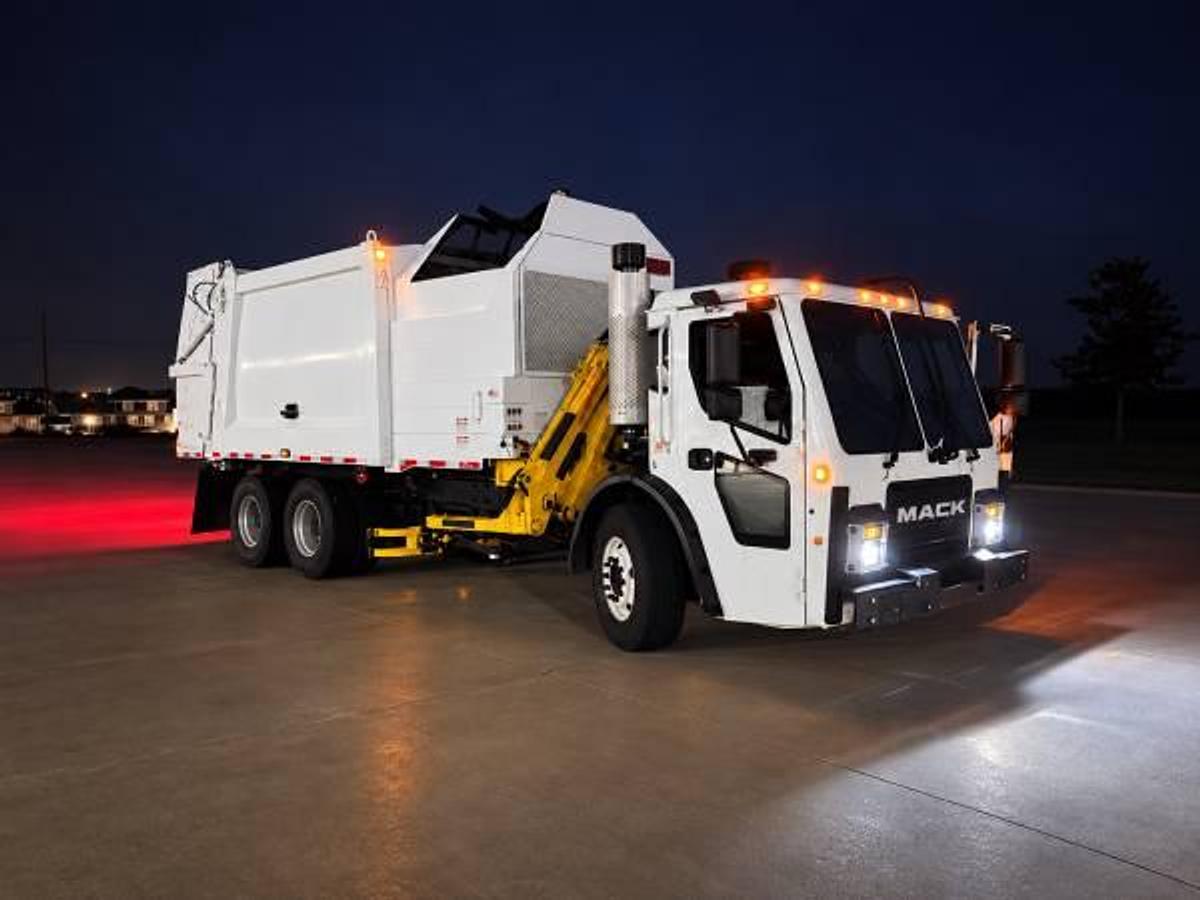 Used 2019 Mack LR64 CNG Automated Side-Loader Garbage Truck