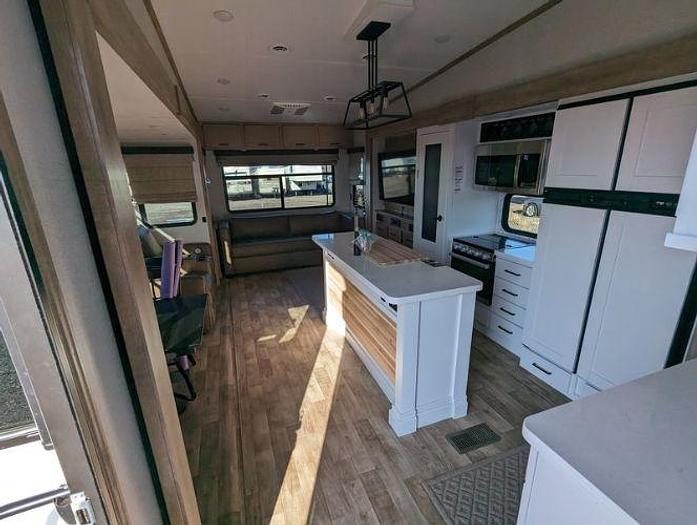 Used 2022 Keystone Arcadia 3660RL