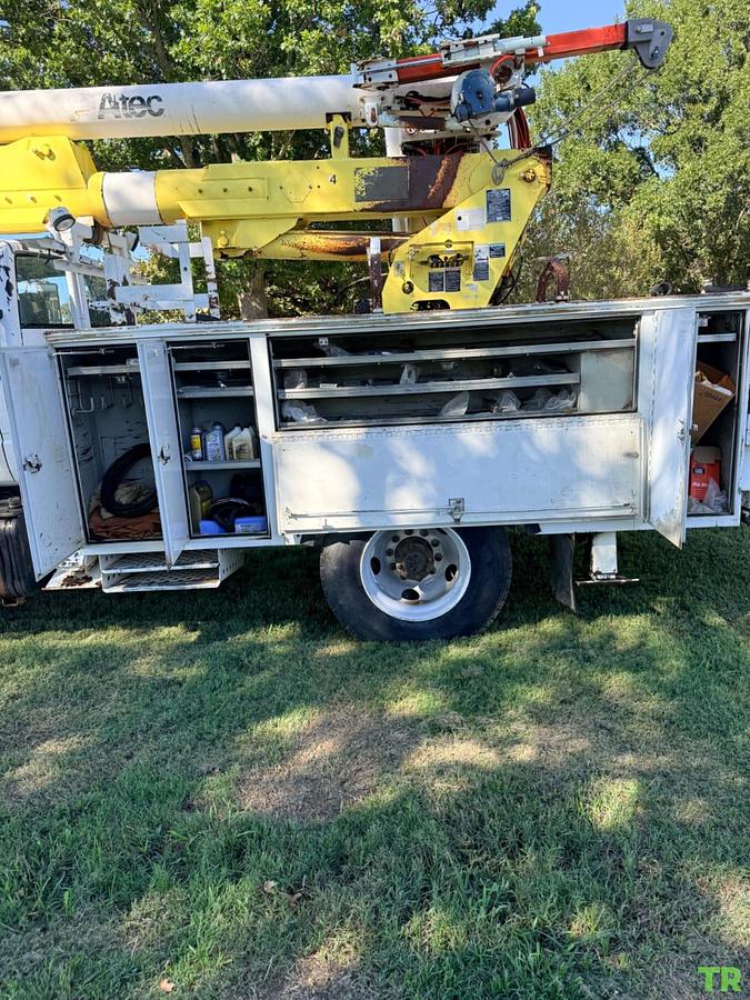 Used 2000 Chevrolet 7500 Bucket Truck