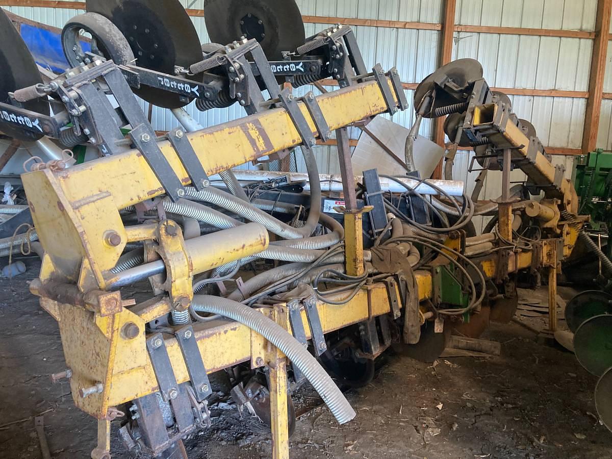 Used 2005 Montag S12B011 Fertilizer Applicator