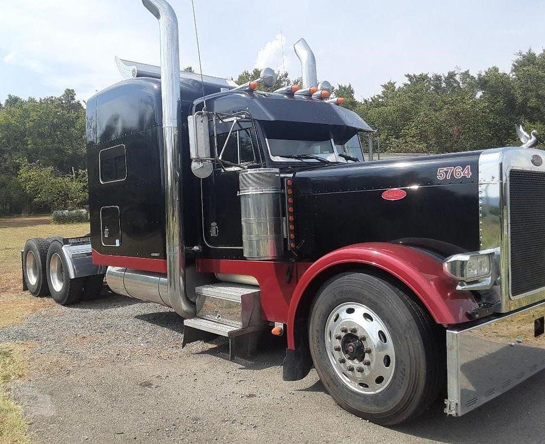 Used 2004 Peterbilt 379EXHD Sleeper Truck