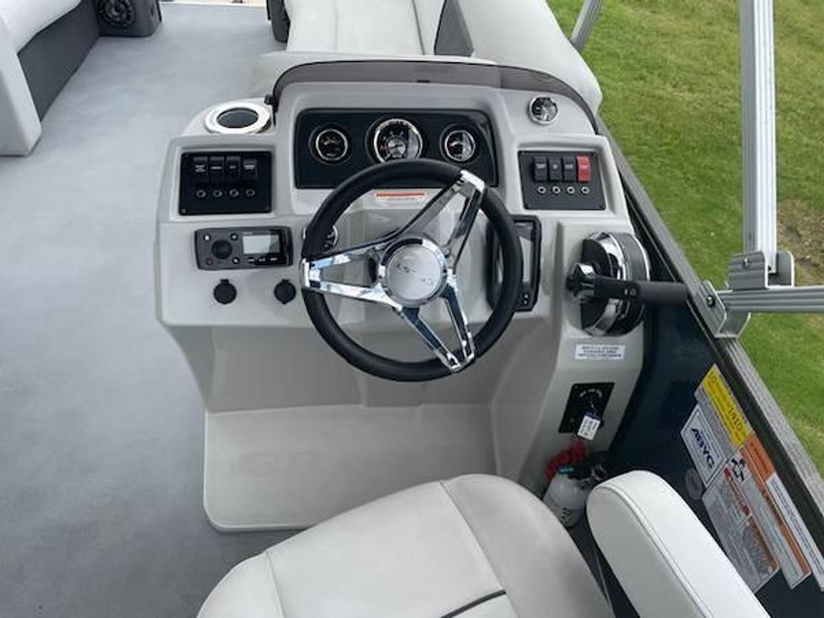 Used 2021 Crest Classic Fish Pontoon