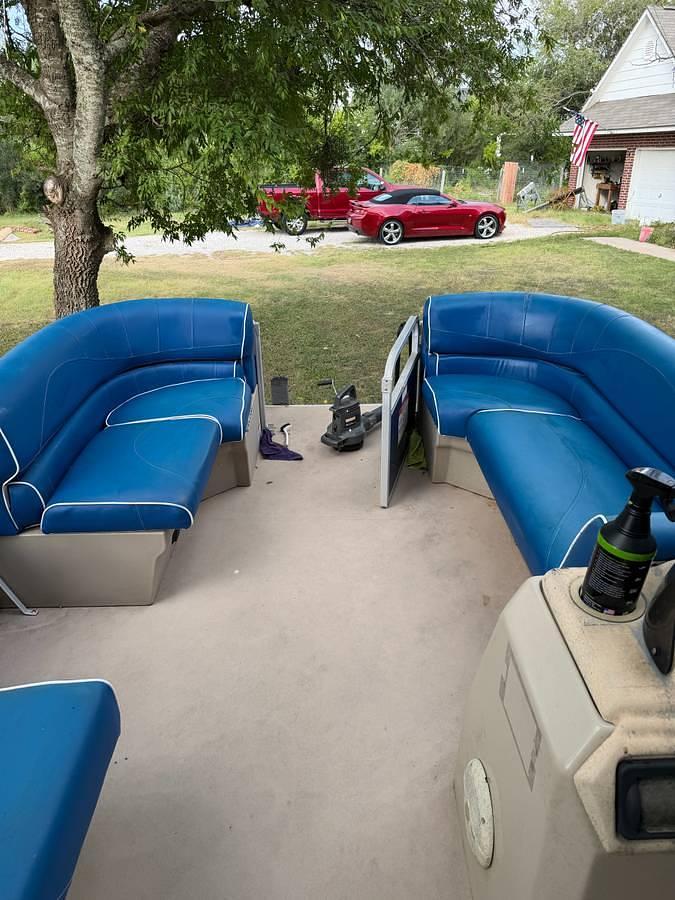 Used 2014 Sun Catcher G3 Pontoon – Yamaha 90 HP 4-Stroke – 500 Hours – Trolling Motor