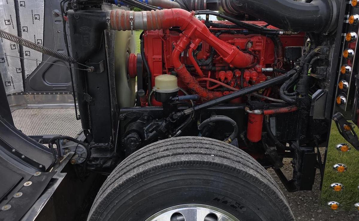 Used 2006 Peterbilt 379 Sleeper Truck